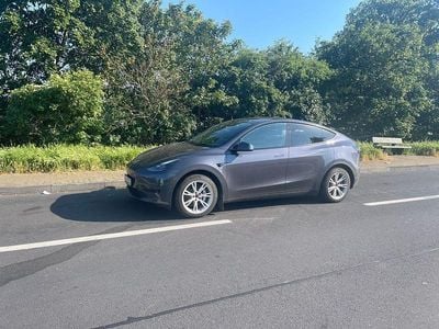 Grau Gebraucht 2023 Tesla Model Y RWD SUV | 29.950 € (Teuer)