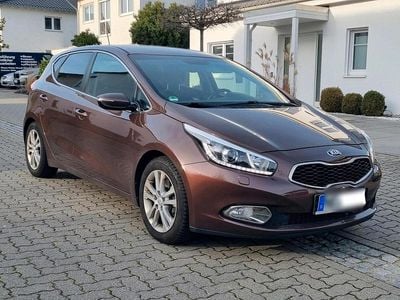 Gebraucht Kia Ceed 128 PS (94 kW) 2014 Braun Kleinwagen