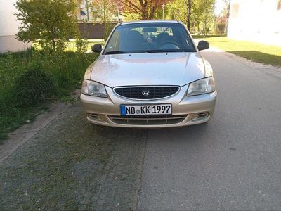 Second-hand Hyundai Accent 86 CP (63 kW) 2003 Auriu Berlinǎ