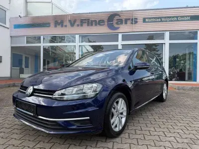 Gebraucht VW Golf VII Comfortline 125 PS (91 kW) 2018 Blau Limousine