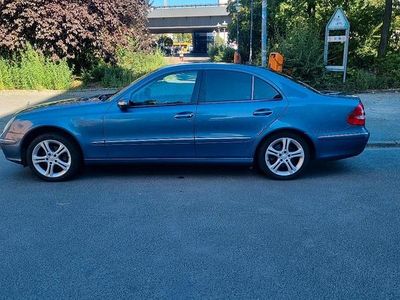 Mercedes E200