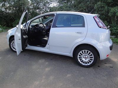 Weiß Gebraucht 2010 Fiat Punto Evo Dynamic Kleinwagen | 2.999 € (Etwas zu teuer)