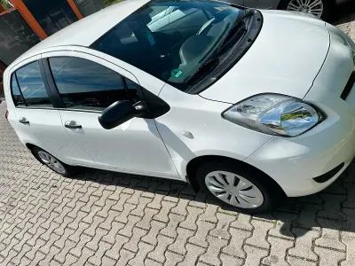 Brugt Toyota Yaris 69 HK (50 kW) 2010 Hvid Hatchback