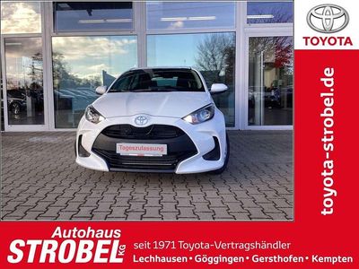 Neu Toyota Yaris Hybrid Comfort 116 PS (85 kW) 2025 Schneeweiß Kleinwagen