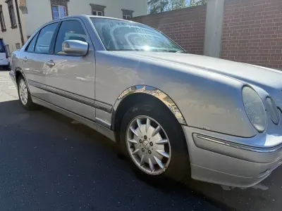Gebraucht Mercedes E200 Elegance 163 PS (119 kW) 2001 Silber Limousine