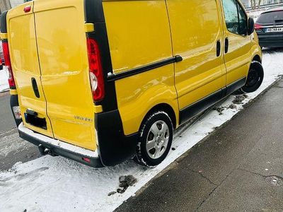 Gelb Gebraucht 2011 Opel Vivaro Van / Kleinbus | 8.300 € (Etwas zu teuer)