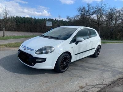 Gebraucht Fiat Grande Punto 78 PS (57 kW) 2011 Weiß Kleinwagen