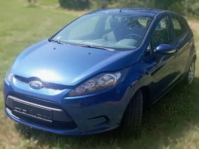 Gebraucht Ford Fiesta Ambiente 82 PS (60 kW) 2010 Blau Kleinwagen