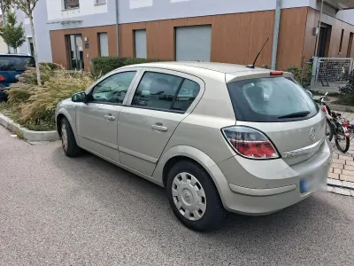 Gebraucht Opel Astra 105 PS (77 kW) 2007 Grau Limousine