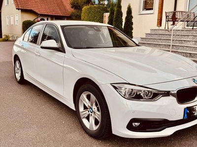 Weiß Gebraucht 2018 BMW 318 Advantage Limousine | 14.299 € (Teuer)