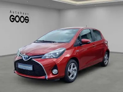 Gebraucht Toyota Yaris Hybrid Comfort 101 PS (74 kW) 2015 Rot Kleinwagen