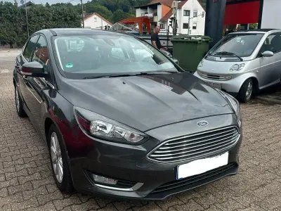 Gebraucht Ford Focus Titanium 120 PS (88 kW) 2015 Grau Kleinwagen
