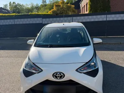 Second-hand Toyota Aygo 72 CP (52 kW) 2019 Alb Hatchback