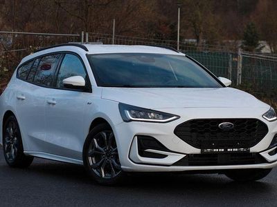 Weiß Gebraucht 2024 Ford Focus ST-Line Limousine | 18.900 € (Superpreis)