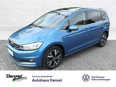 Gebraucht VW Touran Highline 150 PS (110 kW) 2023 Caribbean blue metallic Van / Kleinbus