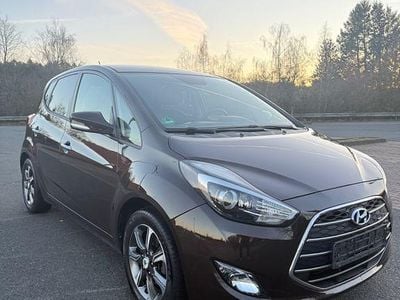 Braun Gebraucht 2017 Hyundai ix20 Premium Kleinwagen | 8.990 € (Fairer Preis)