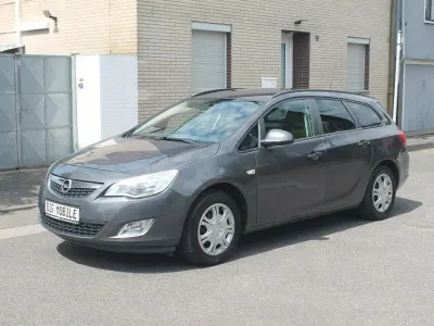 Gebraucht Opel Astra Design Edition 120 PS (88 kW) 2012 Grau Kombi