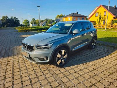 Grau Gebraucht 2019 Volvo XC40 SUV | 20.500 € (Fairer Preis)