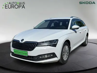 Gebraucht Skoda Superb Style 150 PS (110 kW) 2023 Moonweiß perleffekt Kombi