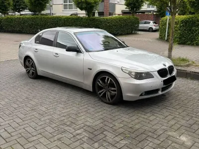 Gebraucht BMW 525 Basis 218 PS (160 kW) 2006 Silber Limousine