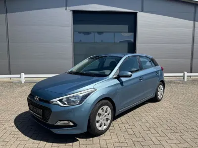 Gebraucht Hyundai i20 Classic 75 PS (55 kW) 2016 Blau Limousine