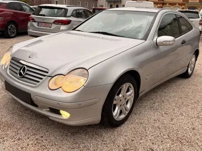 Gebraucht Mercedes C200 163 PS (119 kW) 2002 Silber