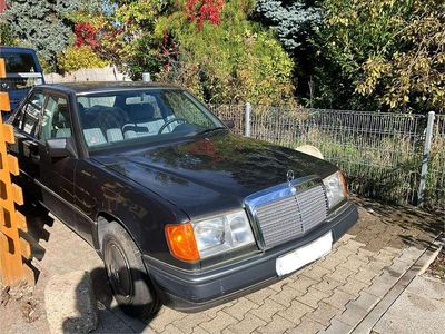 Gebraucht Mercedes 200 75 PS (55 kW) 1990 Blau Limousine