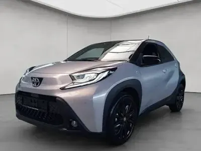Neu Toyota Aygo X Style 72 PS (52 kW) 2025 Silber SUV