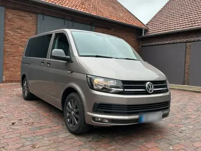 Gebraucht VW Multivan Trendline 102 PS (75 kW) 2016 Gold Van / Kleinbus