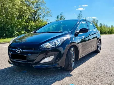 Gebraucht Hyundai i30 110 PS (80 kW) 2015 Schwarz Kleinwagen