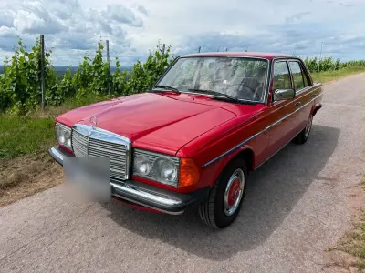 Gebraucht Mercedes E230 136 PS (100 kW) 1982 Rot Limousine