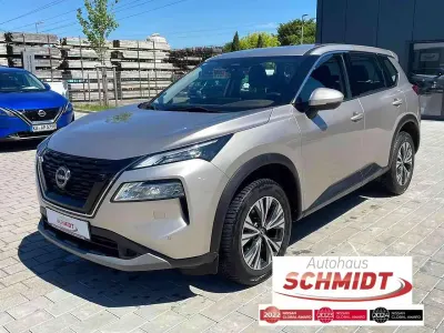 Gebraucht Nissan X-Trail Acenta 215 PS (158 kW) 2023 Champagner silver SUV