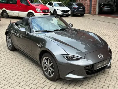 Neu Mazda MX5 Exclusive-Line 132 PS (97 kW) 2025 Machine grey Cabrio