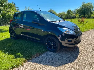Gebraucht Ford Ka Individual 69 PS (50 kW) 2015 Schwarz Kleinwagen