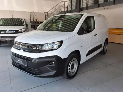Gebraucht Opel Combo Basis 131 PS (96 kW) 2024 Weiß Van / Kleinbus