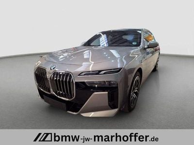 Grau (oxidgrau metallic) Gebraucht 2025 BMW 740 M Sport Limousine | 99.900 €