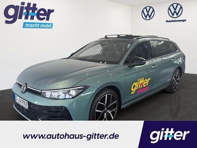 Second-hand VW Passat R-line 272 CP (200 kW) 2025 Verde Break