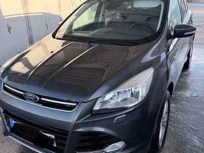Grau Gebraucht 2016 Ford Kuga Titanium SUV | 12.000 € (Guter Preis)