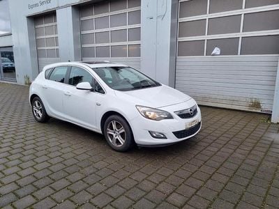 Gebraucht Opel Astra 101 PS (74 kW) 2010 Weiß Kleinwagen