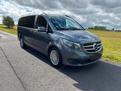Mercedes V220