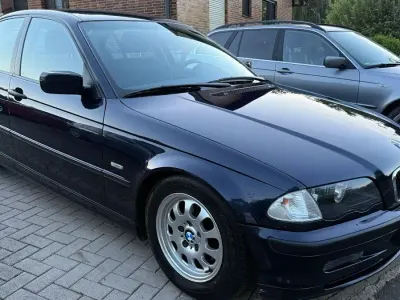 Gebraucht BMW 318 Sport Line 118 PS (86 kW) 1999 Blau Limousine