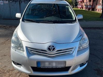Gebraucht Toyota Verso 150 PS (110 kW) 2009 Silber Van / Kleinbus