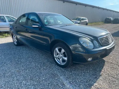 Gebraucht Mercedes E240 2003 Schwarz Limousine