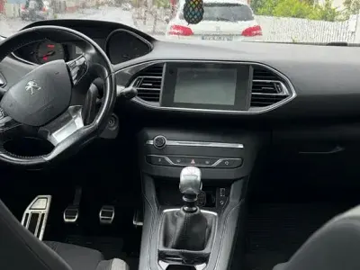 Gebraucht Peugeot 308 Allure 131 PS (96 kW) 2016 Grau Limousine