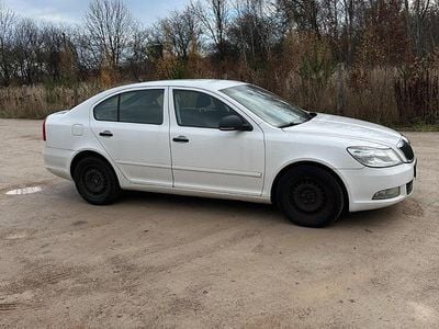 Weiß Gebraucht 2012 Skoda Octavia Limousine | 3.600 €