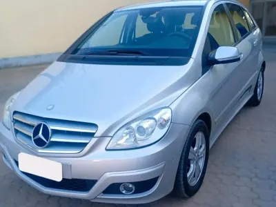 Gebraucht Mercedes B180 109 PS (80 kW) 2011 Silber Kleinwagen