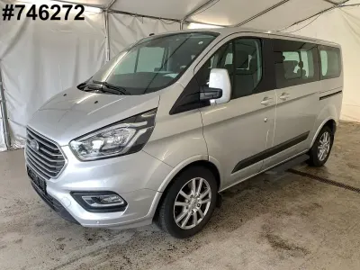 Gebraucht Ford Tourneo Trend 131 PS (96 kW) 2019 Polarsilber metallic Van / Kleinbus