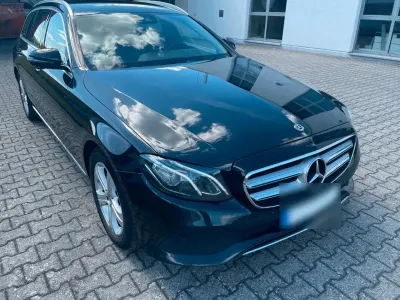 Używany Mercedes E220 194 KM (142 kW) 2017 Czarny Kombi