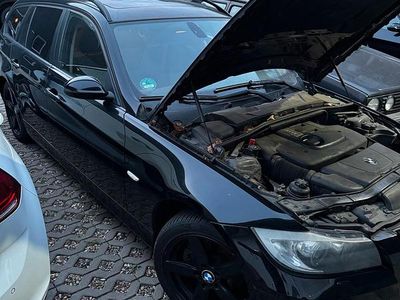 Gebraucht BMW 320 163 PS (119 kW) 2007 Schwarz Kombi