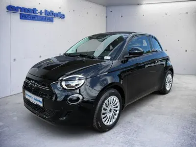 Neu Fiat 500e Red 86 kW (118 PS) 2025 Onyx black Cabrio